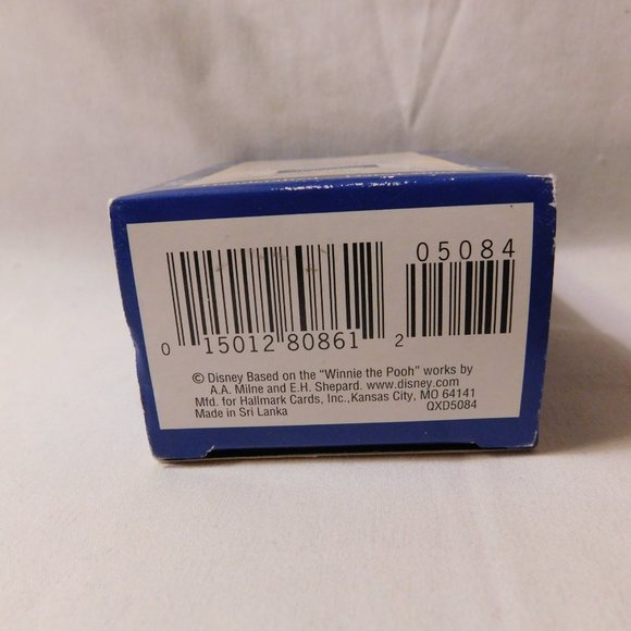 Hallmark Winnie The Pooh A sticky Situation Ornament Collector's Series 2004 - Picture 3 of 9